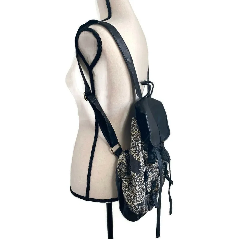 T-Shirt & Jeans Faux Leather/Creme Floral Backpack